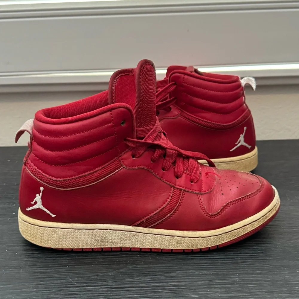 Nike Air Jordan Heritage Red Basketball Shoes Sneakers 886310-601 Boys 6Y